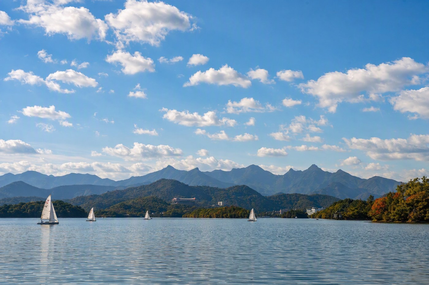 万佛湖游船与万佛山老佛顶实景