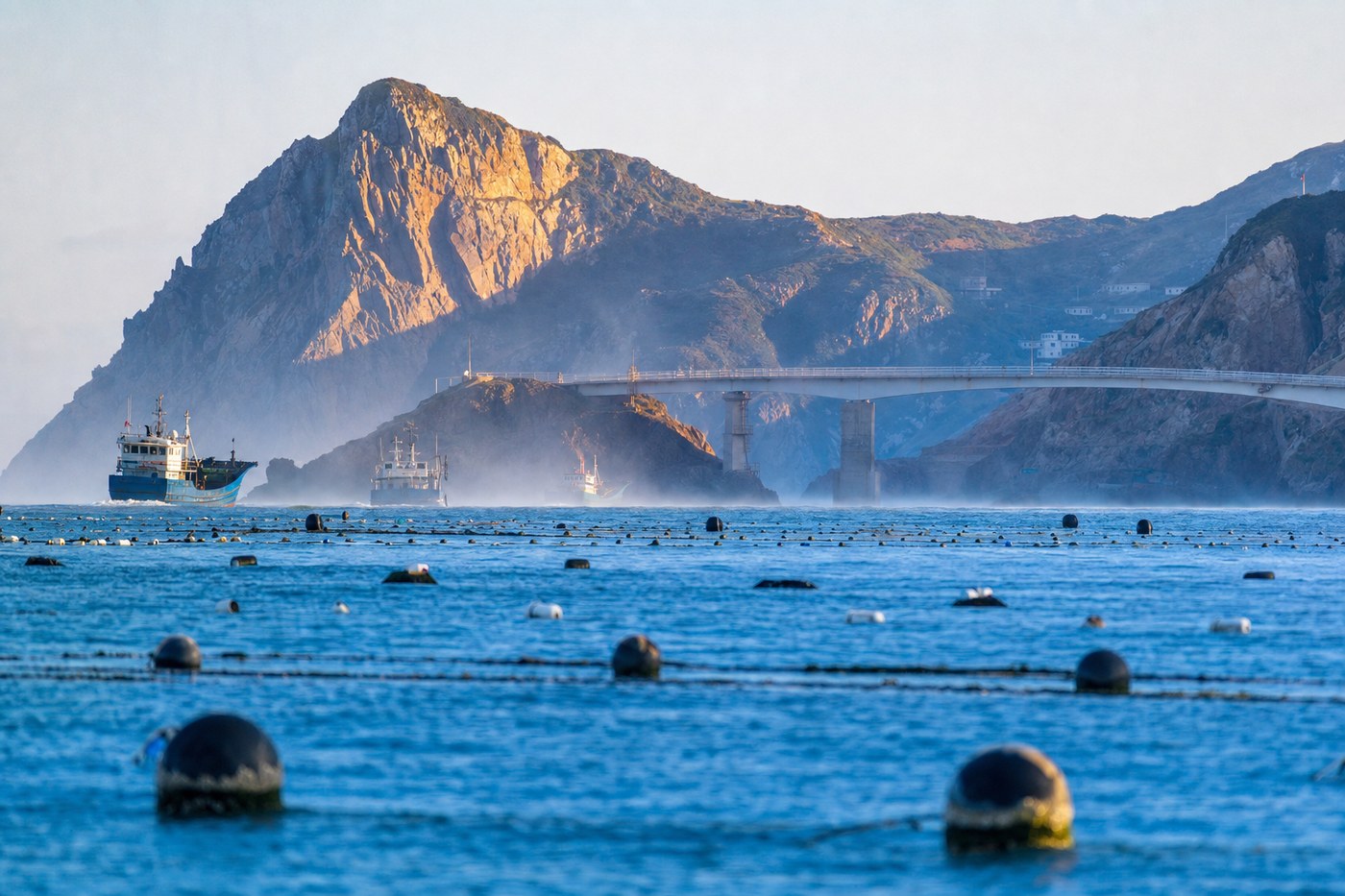 枸杞岛海上牧场、嵊山渔港与东崖绝壁晨光